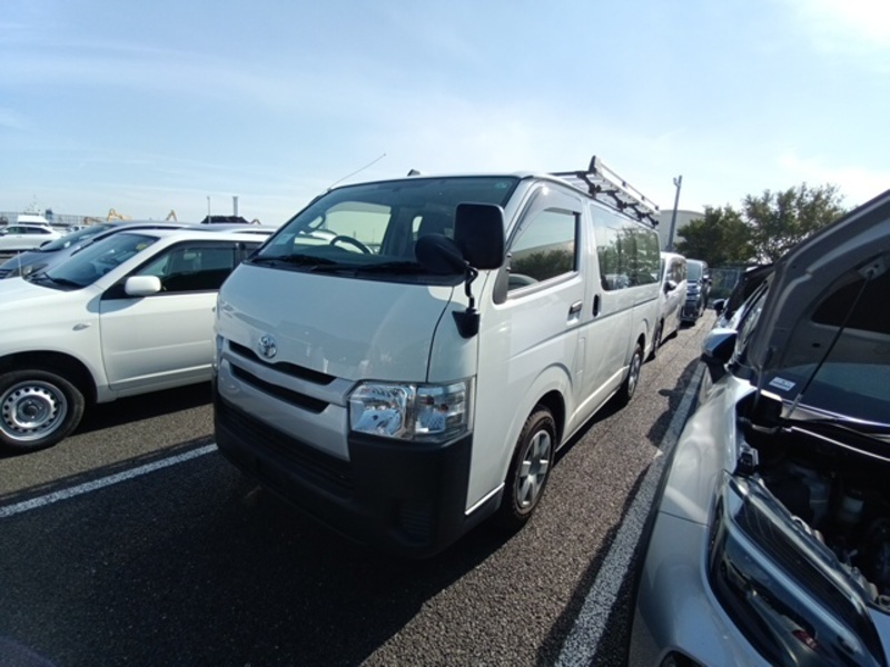 TOYOTA HIACE
