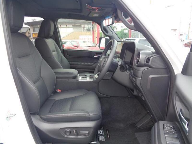 LAND CRUISER 250
