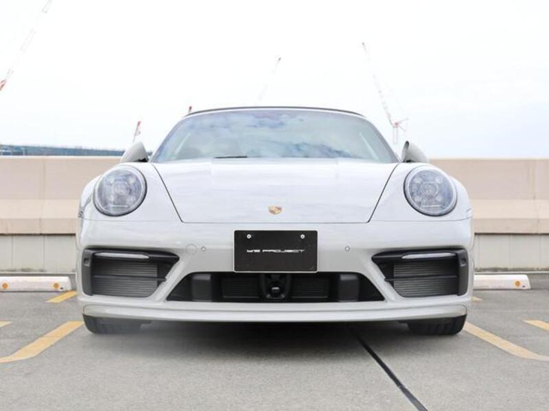 911