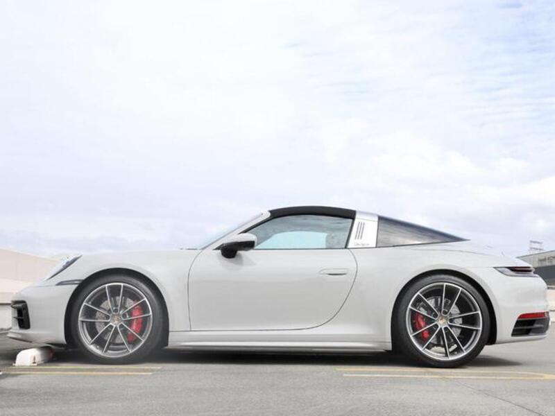911