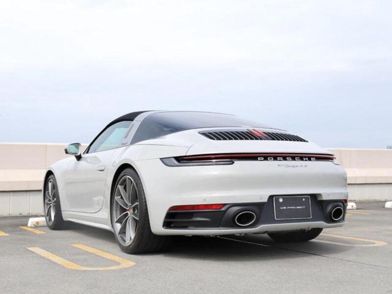 911