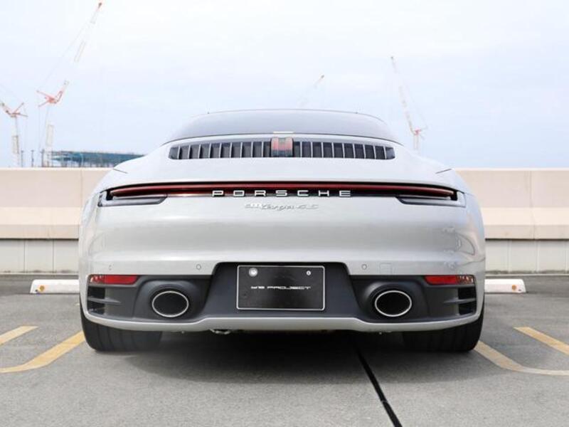 911