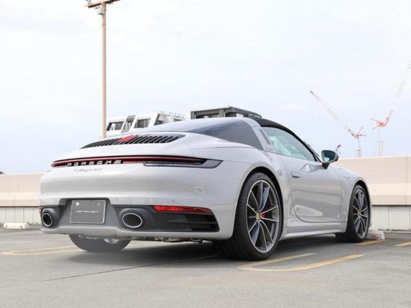911