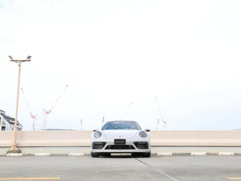 911