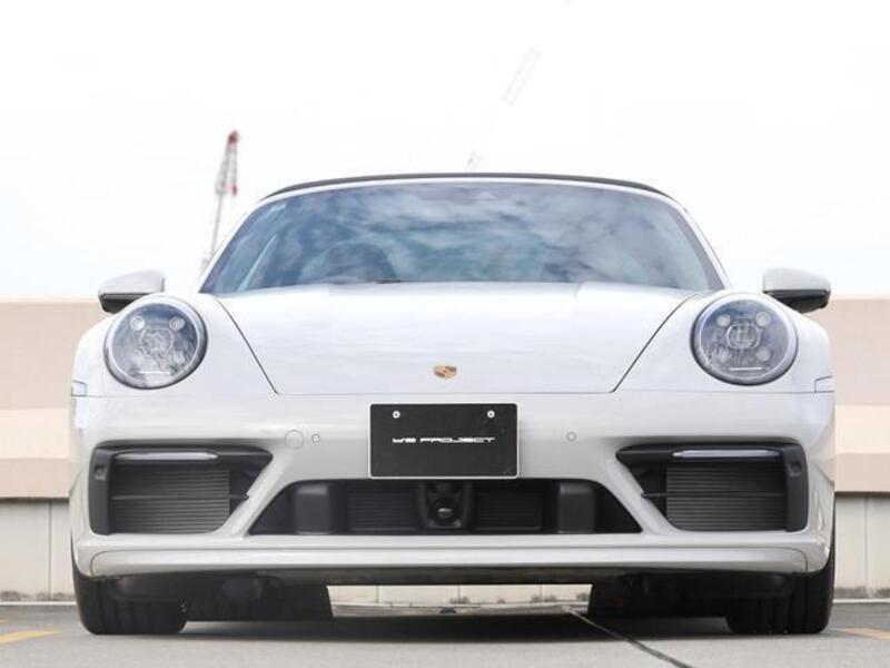 911