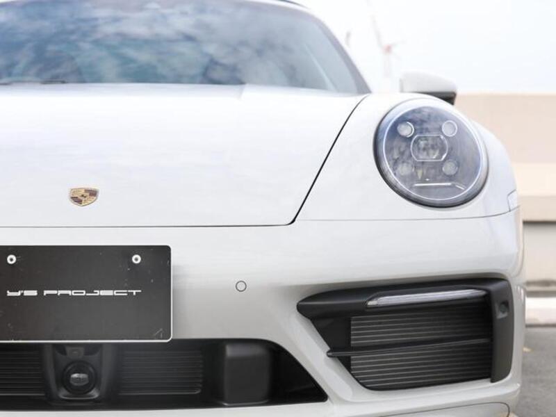 911