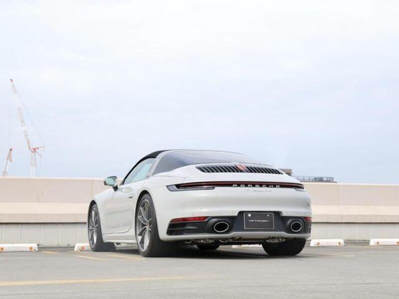 911