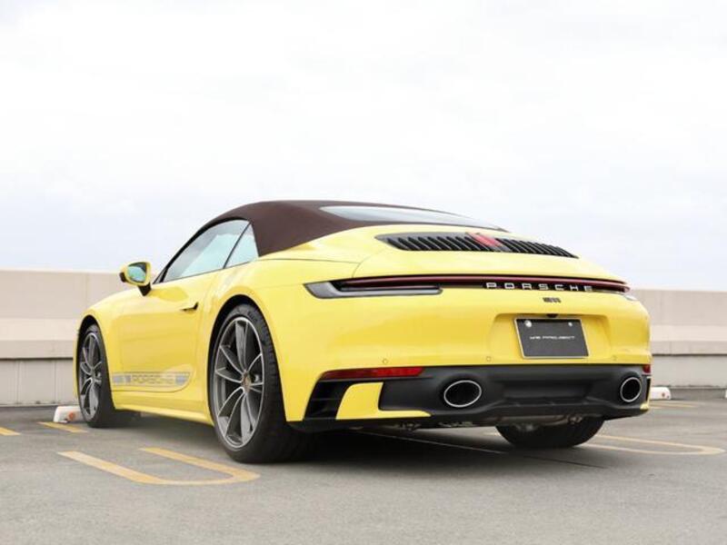 911