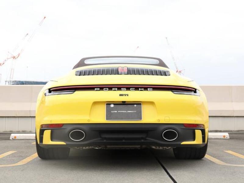 911