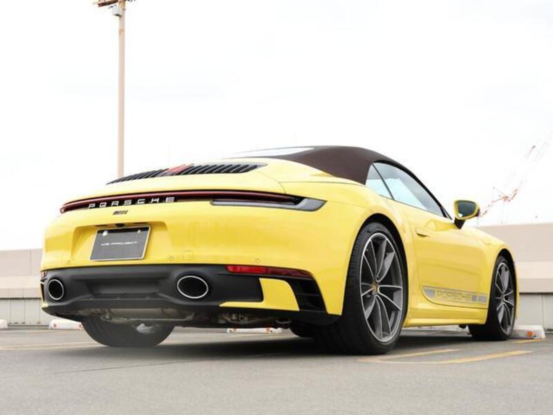 911