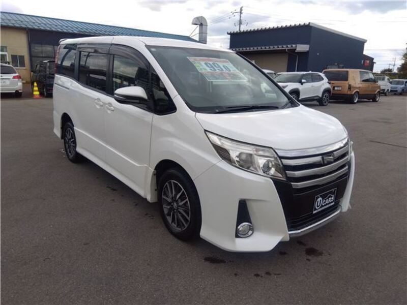 TOYOTA NOAH