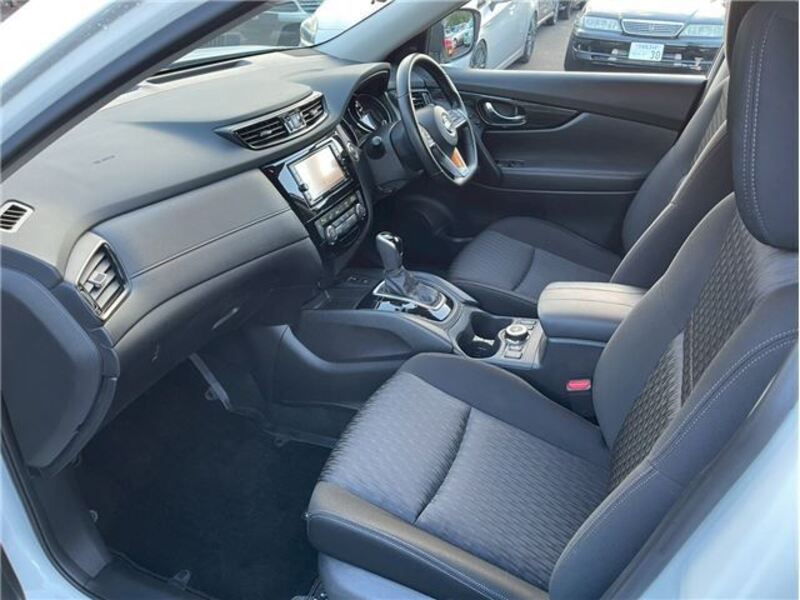 X-TRAIL