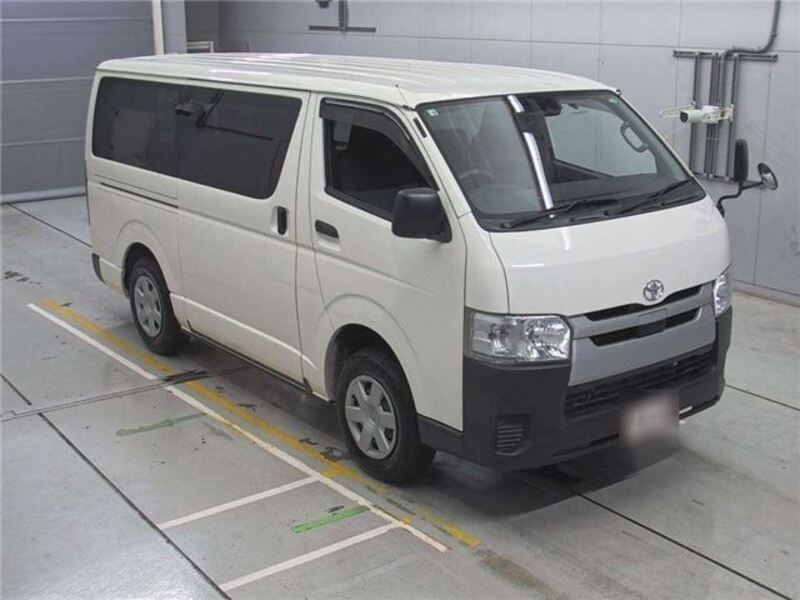 TOYOTA HIACE