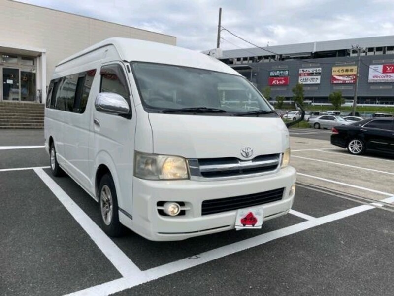 TOYOTA HIACE VAN