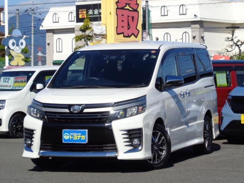 TOYOTA VOXY