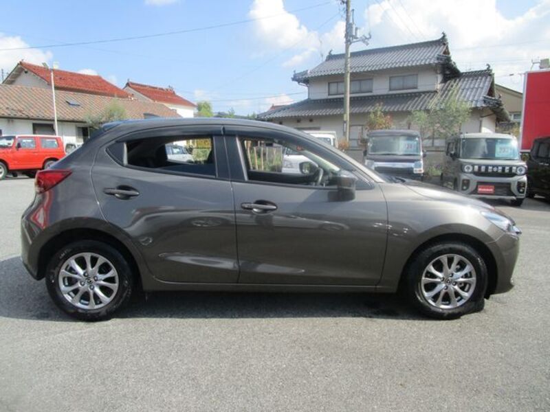 MAZDA2