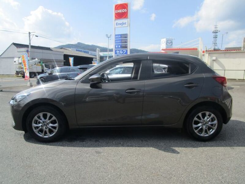MAZDA2