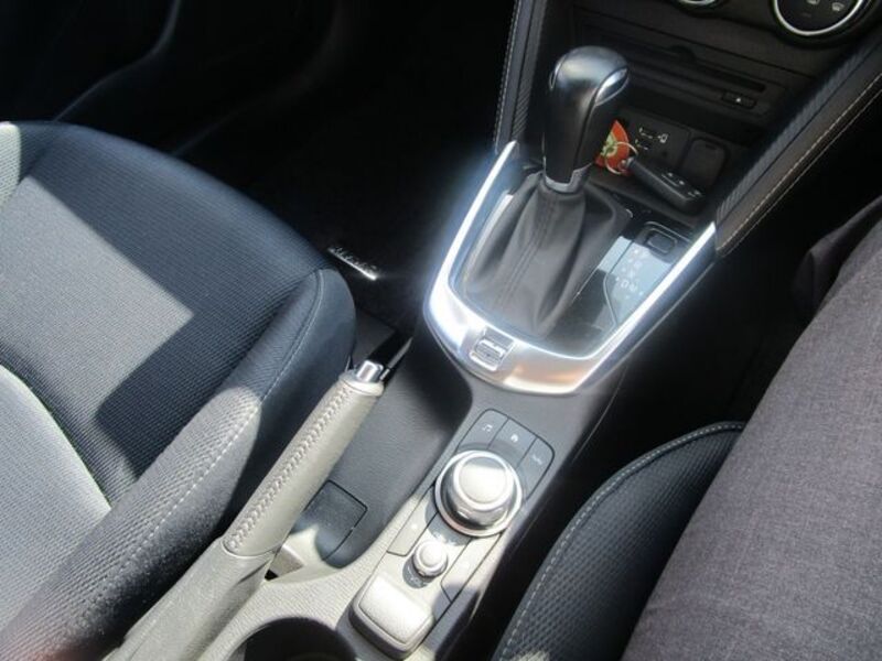 MAZDA2