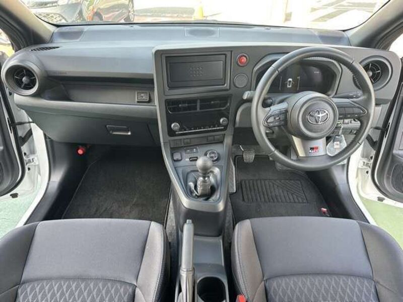 GR YARIS