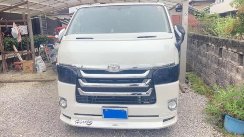 TOYOTA HIACE VAN