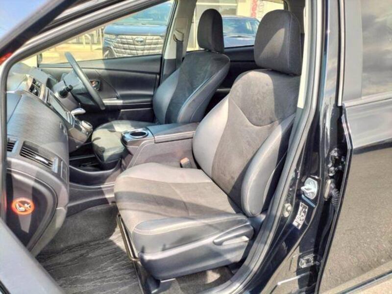 PRIUS ALPHA