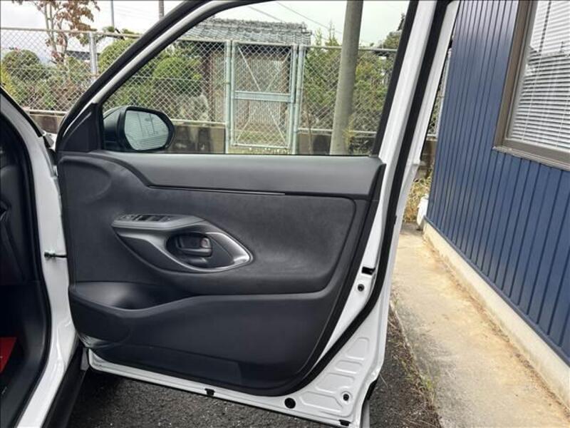 YARIS CROSS