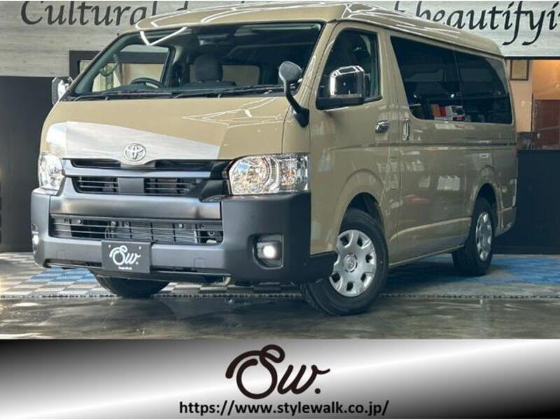 TOYOTA HIACE VAN