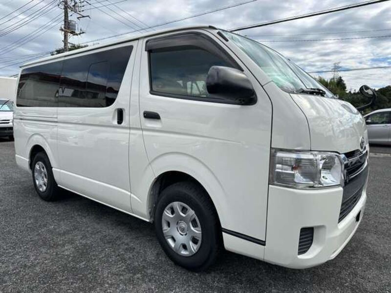TOYOTA HIACE VAN