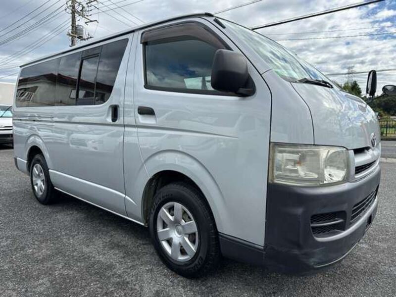 TOYOTA HIACE VAN