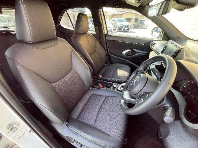 YARIS CROSS