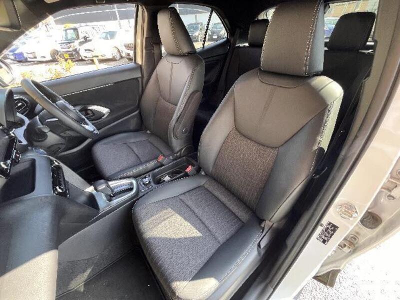 YARIS CROSS