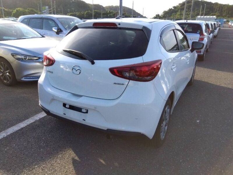 MAZDA2
