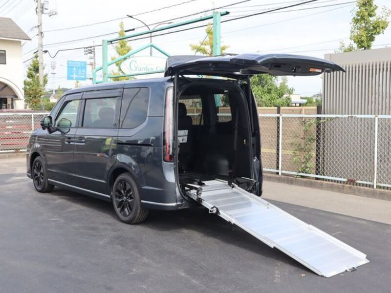 HONDA STEPWAGON SPADA