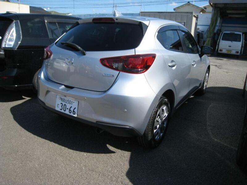 MAZDA2