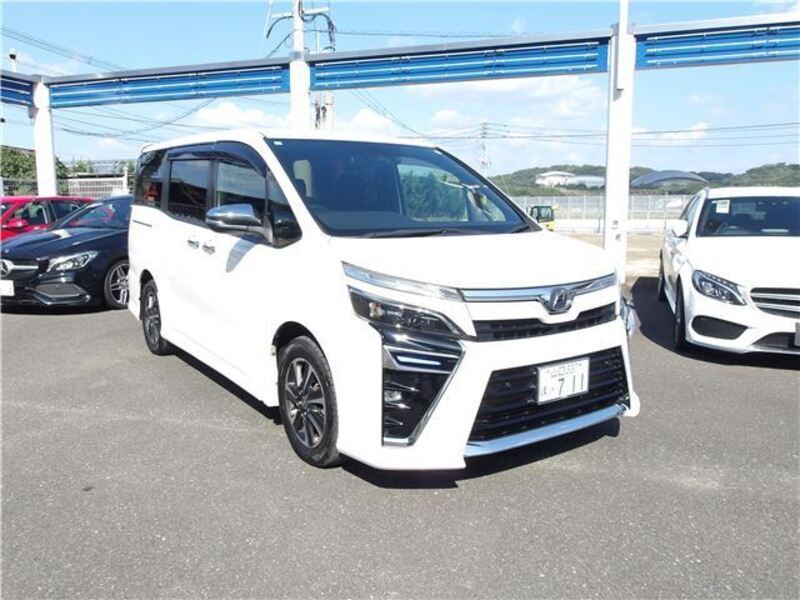 TOYOTA VOXY