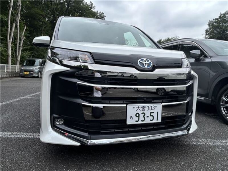 TOYOTA NOAH