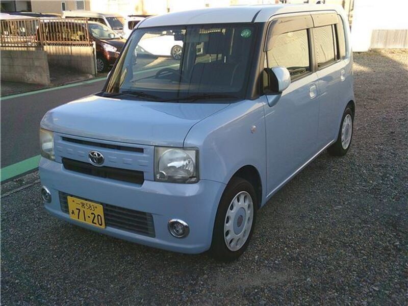 TOYOTA PIXIS SPACE