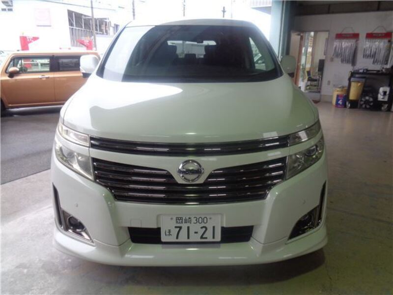 NISSAN ELGRAND