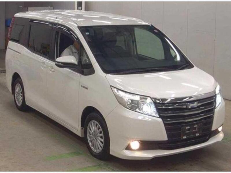 TOYOTA NOAH