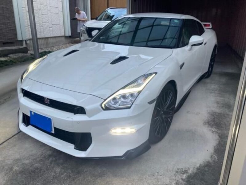 NISSAN GT-R