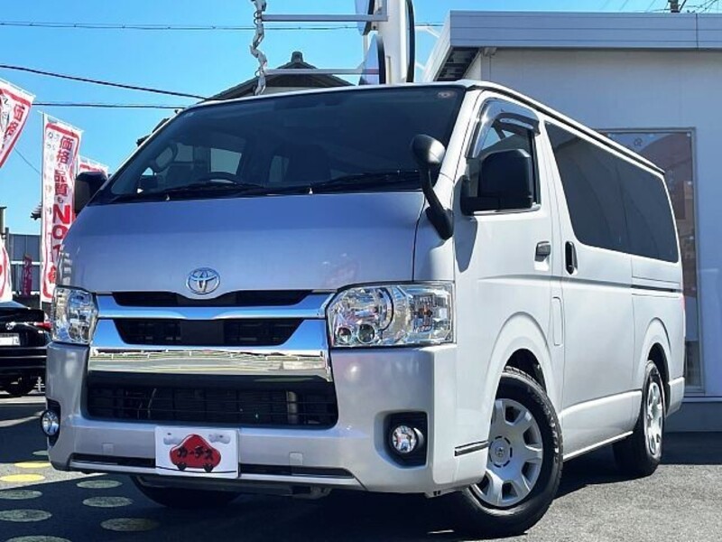 TOYOTA HIACE VAN