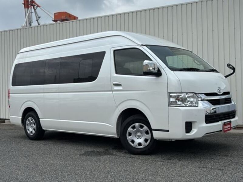 TOYOTA HIACE