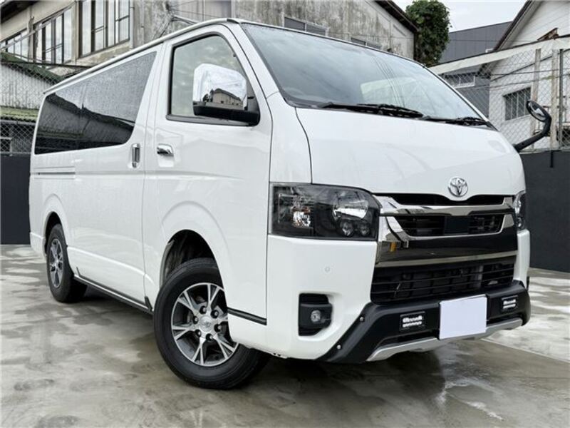 TOYOTA HIACE VAN