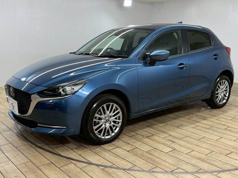 MAZDA2