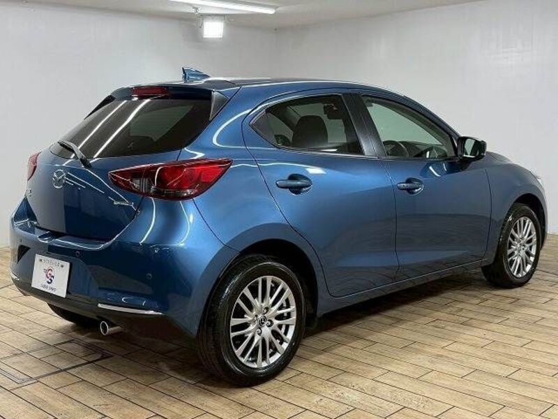 MAZDA2