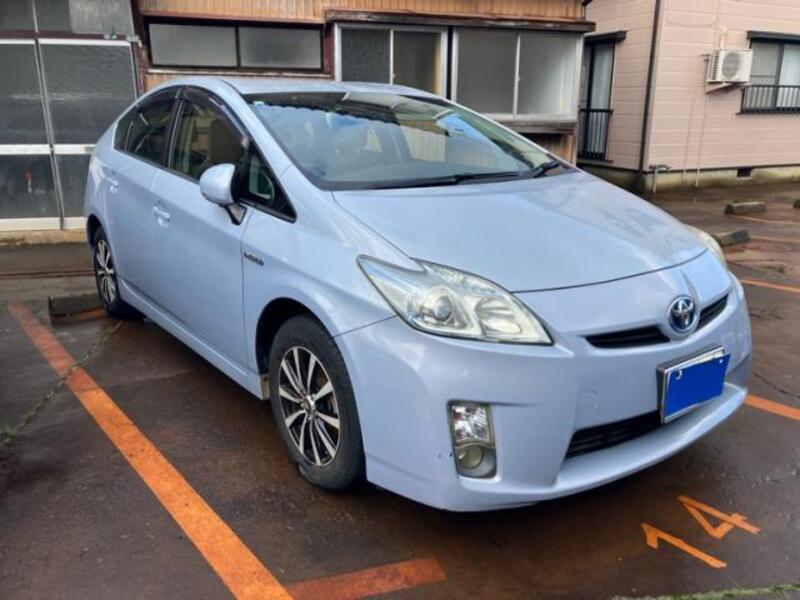 TOYOTA PRIUS
