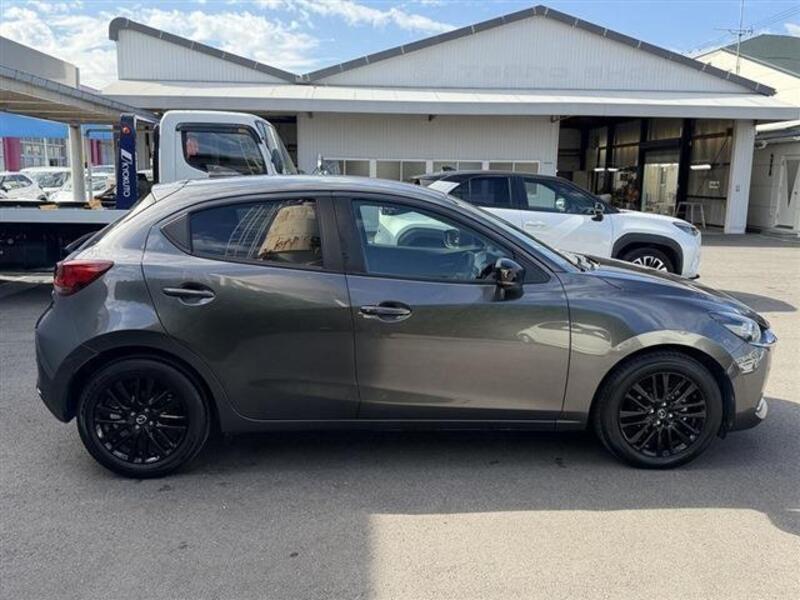 MAZDA2