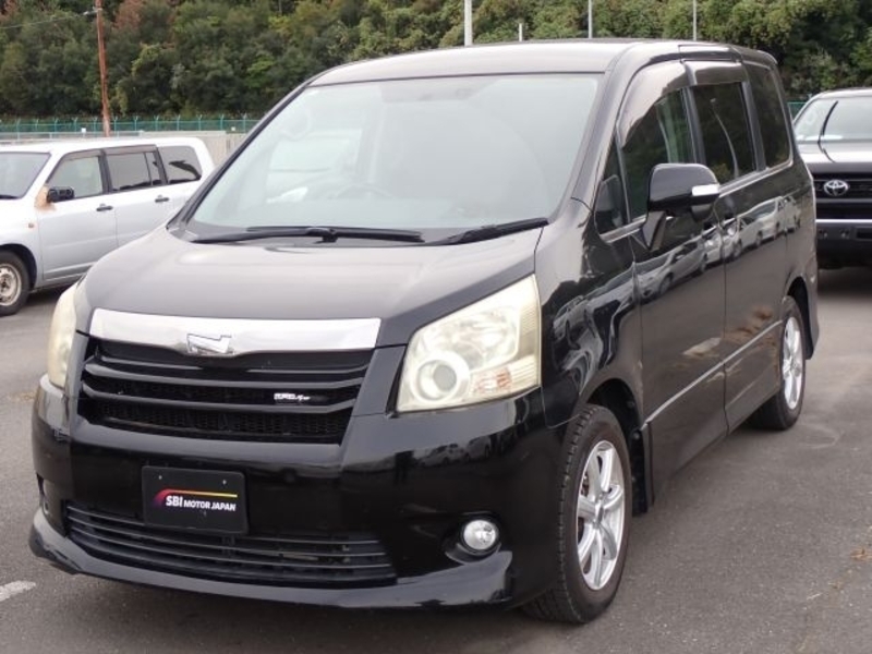 TOYOTA NOAH
