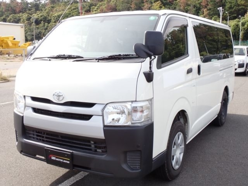 TOYOTA HIACE VAN