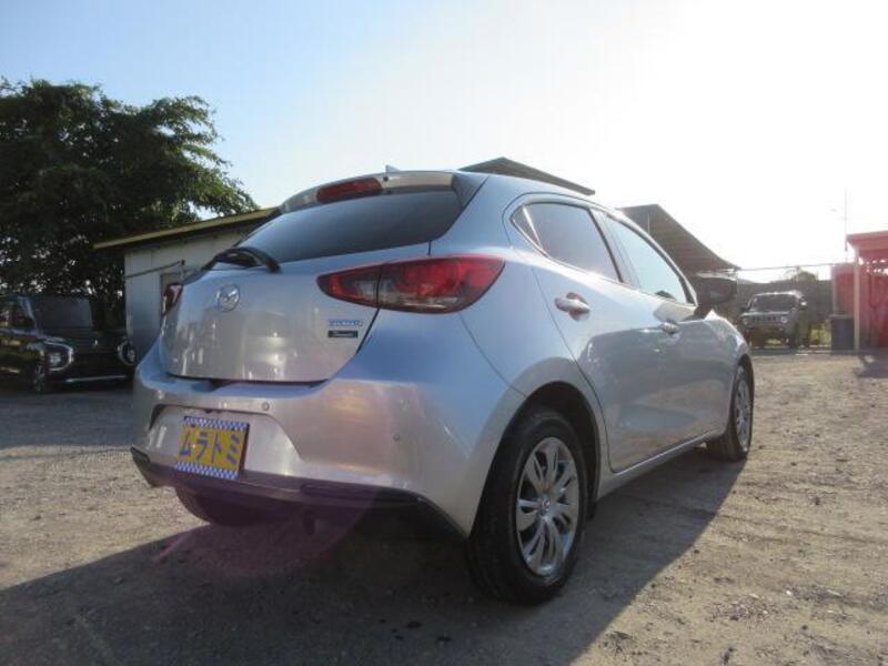 MAZDA2